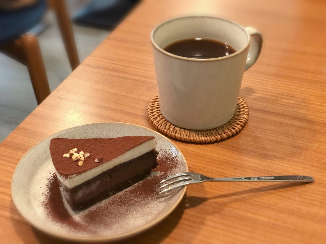 嶼人Café 隱藏在松山巷弄中的蔬食無麩質寵物友善咖啡廳 造訪必吃名不虛傳的貓飯及可遇不可求的限量甜點 - 第25張圖 嶼人Café