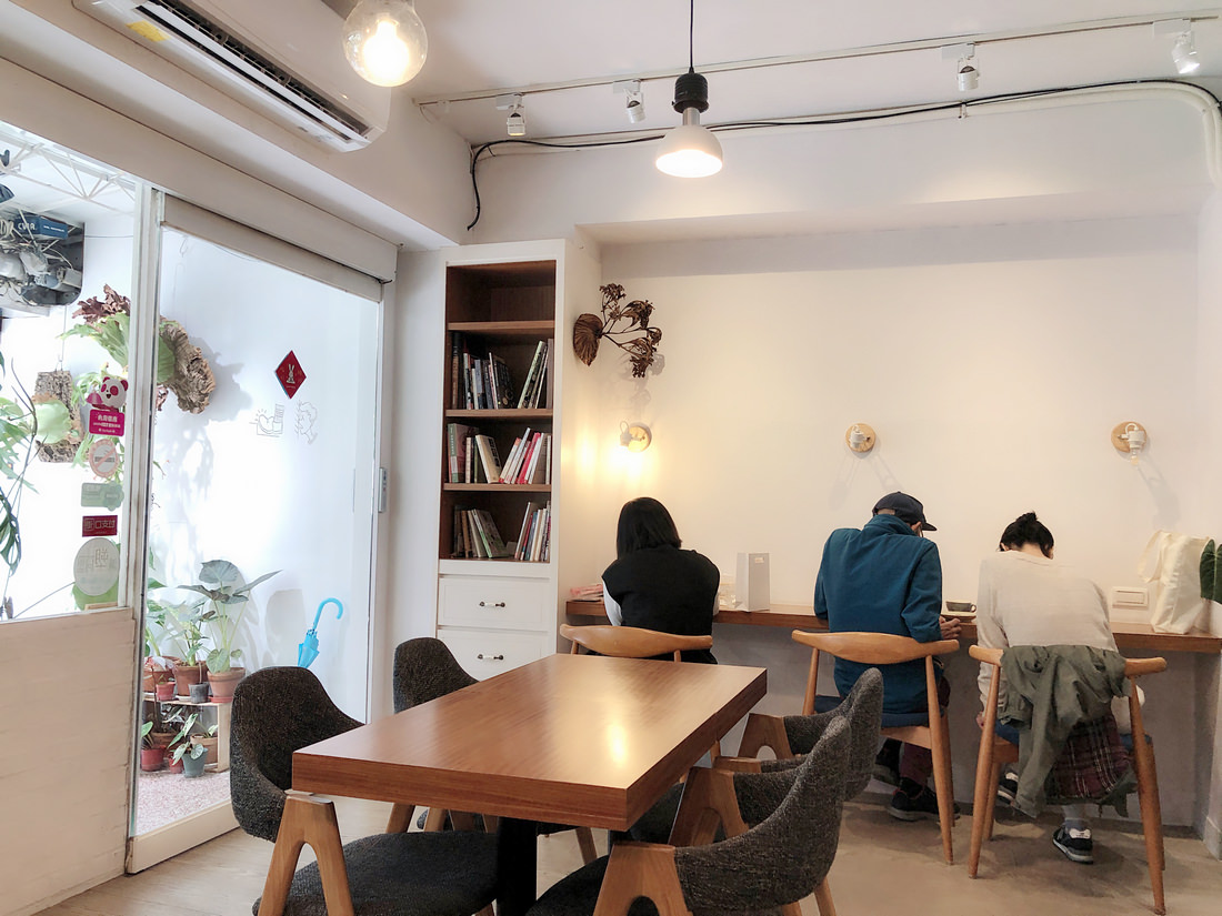 嶼人Café 隱藏在松山巷弄中的蔬食無麩質寵物友善咖啡廳 造訪必吃名不虛傳的貓飯及可遇不可求的限量甜點 - 第10張圖 嶼人Café