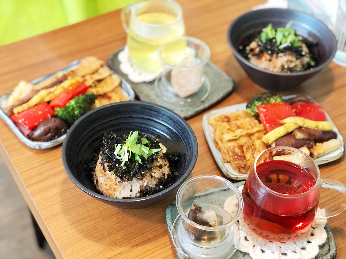 嶼人Café 隱藏在松山巷弄中的蔬食無麩質寵物友善咖啡廳 造訪必吃名不虛傳的貓飯及可遇不可求的限量甜點 - 第24張圖 嶼人Café