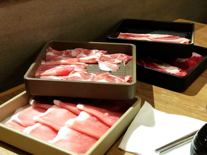 MoMo Paradise壽喜燒南港潤泰牧場 CITILINK 南港捷運站美食 雙人和牛饗宴肉肉吃到飽 - 第21張圖 MoMo壽喜燒南港潤泰牧場
