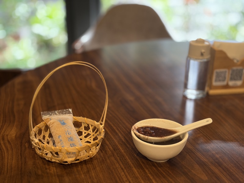 潮牛殿甜點搭配，冰涼紅豆湯與酸香烏梅冰，台北包廂餐廳推薦