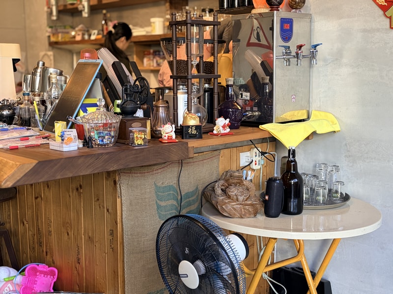 新北瑞芳四腳亭秘境咖啡廳|瑞格咖啡河岸店:不限時、平價甜點與療癒下午茶 - 第9張圖 瑞格咖啡館四腳亭河岸店