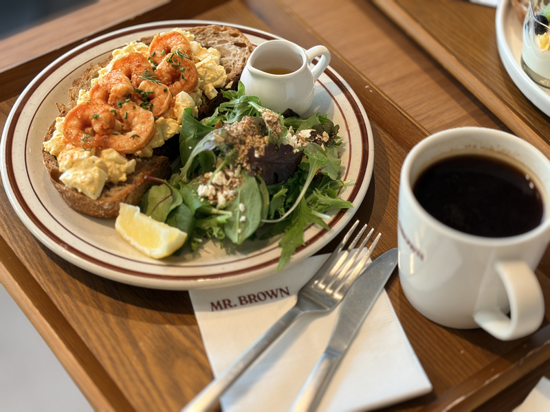 伯朗咖啡館科大概念店 捷運忠孝新生站都市客廳 早午餐咖啡新體驗 - 第22張圖 鮮蝦塔塔蛋酸種麵包