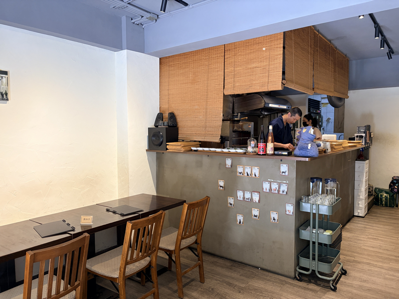 【基隆美食】小腳落 Little Corner|信義區巷弄隱藏版日式家庭料理!舒肥和風牛排與味噌起司豬排絕不踩雷(附菜單、預約建議) - 第5張圖 小腳落 Little corner空間環境