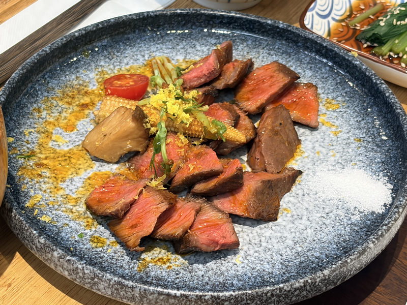【基隆美食】小腳落 Little Corner|信義區巷弄隱藏版日式家庭料理!舒肥和風牛排與味噌起司豬排絕不踩雷(附菜單、預約建議) - 第15張圖 小腳落 Little corner限量和風牛排