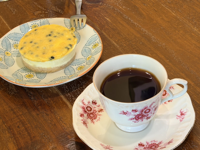 夏隆咖啡 甜點與咖啡